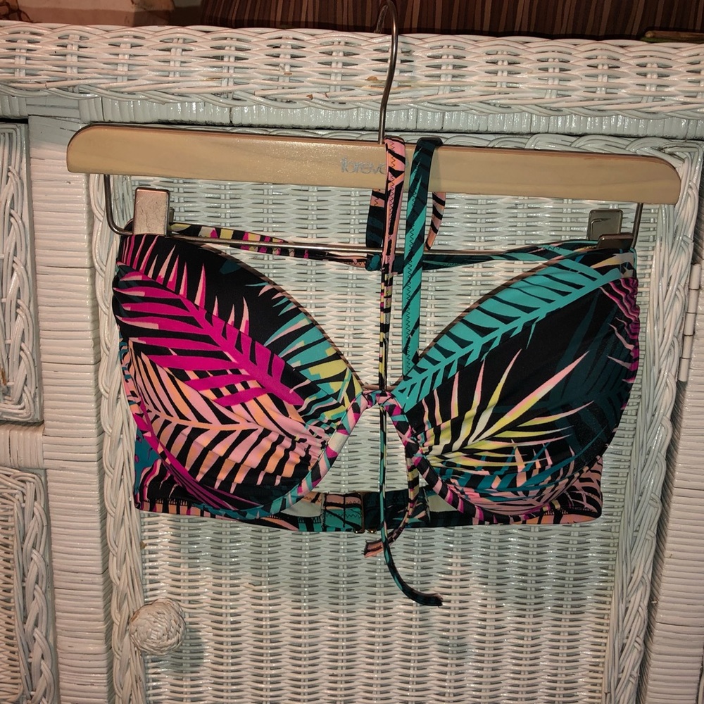 NWOT bikini top - Picture 1 of 3
